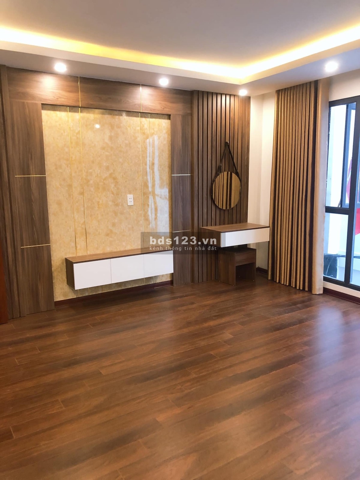 Nhà đẹp Yên Hoà cách mặt phố 20m DT 36m² x 5 tầng giá bán 3,75 tỷ đồng