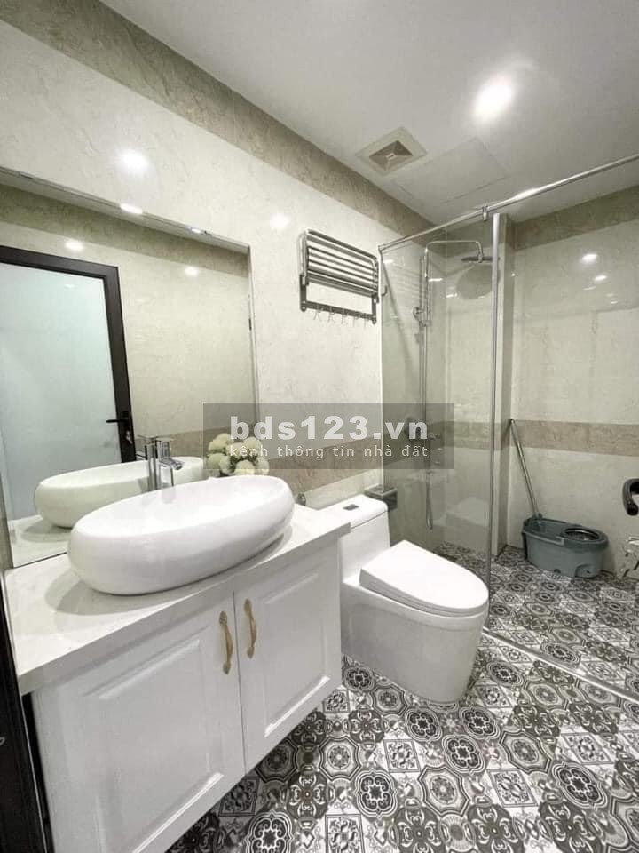 Nhà đẹp Yên Hoà cách mặt phố 20m DT 36m² x 5 tầng giá bán 3,75 tỷ đồng