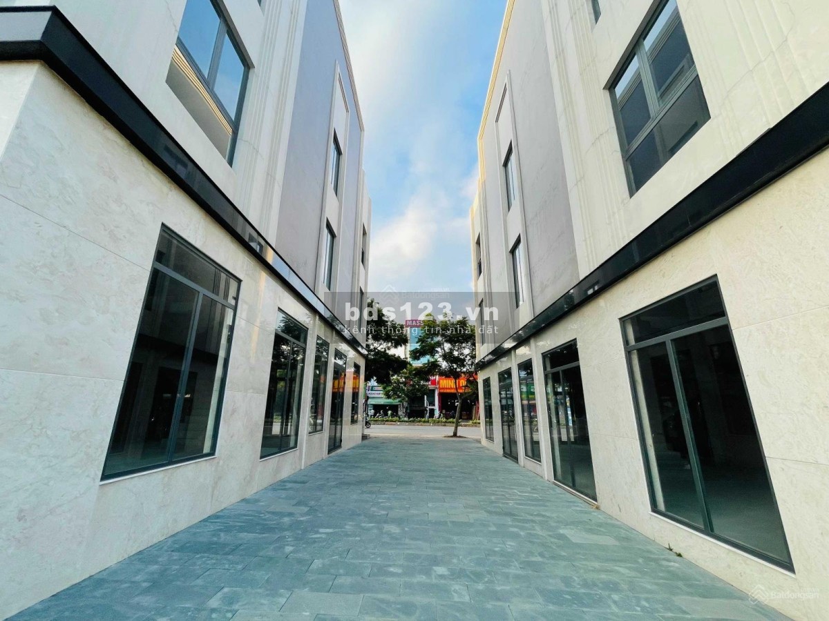 Cho thuê nhà mặt tiền kinh doanh đỉnh Lê Văn Việt, Quận 9 khu shophouse