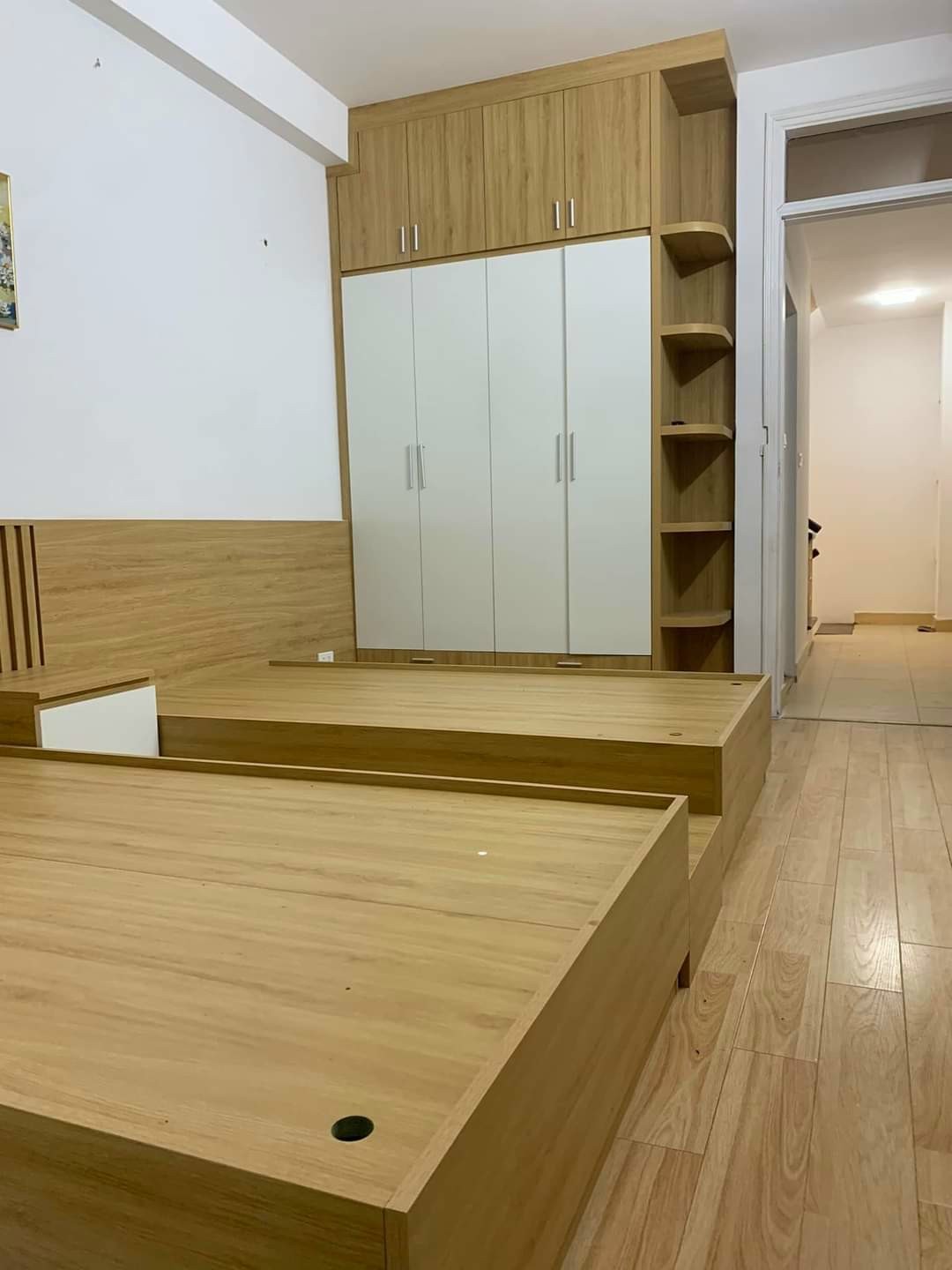 Bán nhà đẹp phân lô ôtô đỗ cửa 30m2 5tầng nhỉnh 4tỷ phố Xuân La gần Hồ Tây