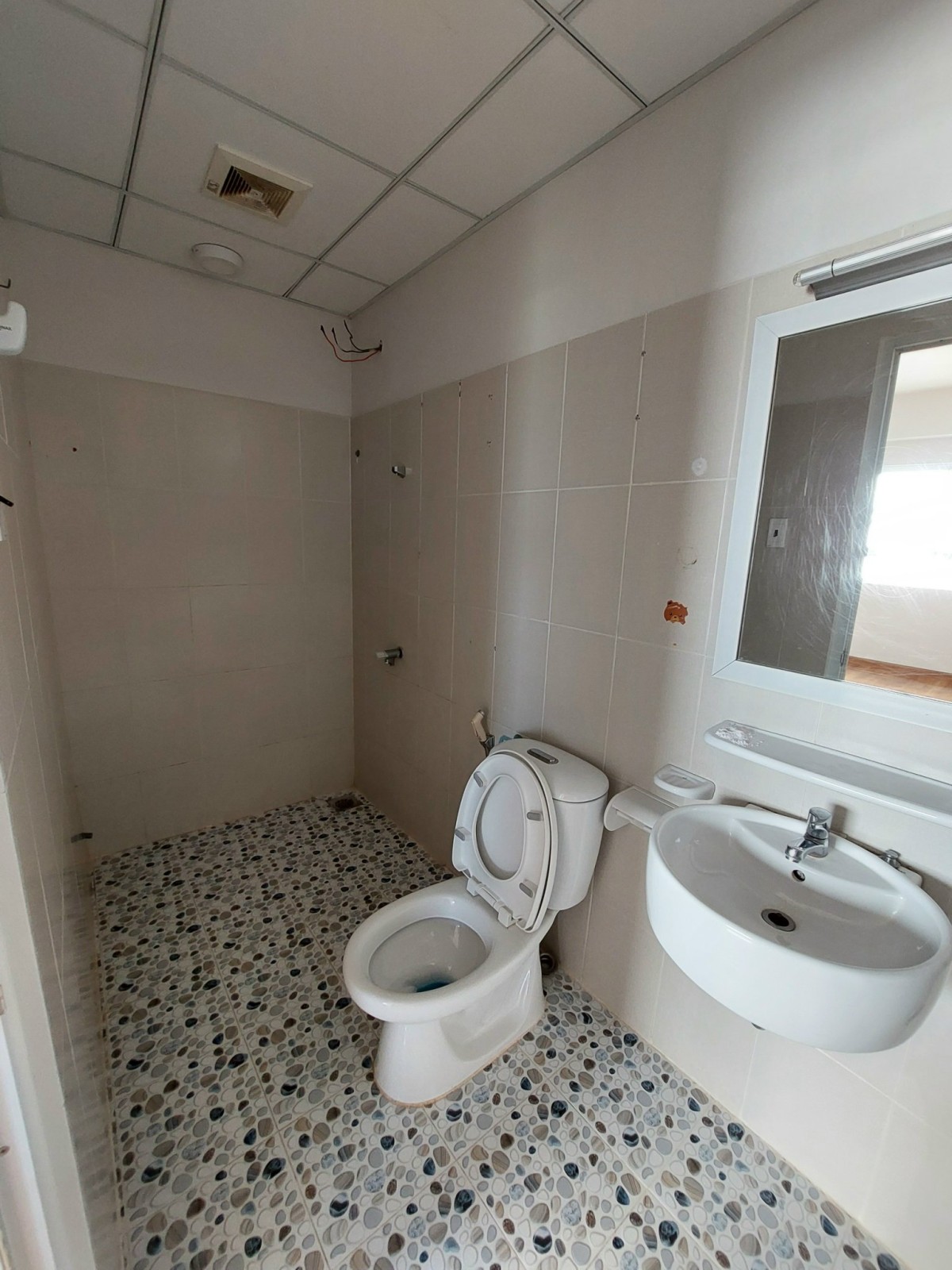 Bán gấp căn hộ diện tích 68m2 2PN căn góc sổ hồng vĩnh viễn, giá tốt