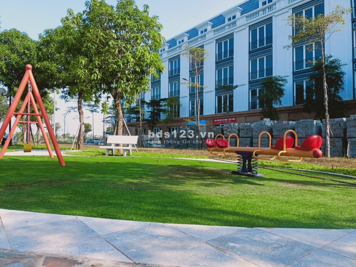 Cần bán nhà phố Thương Mại 2 mặt tiền Eurowindow Park City