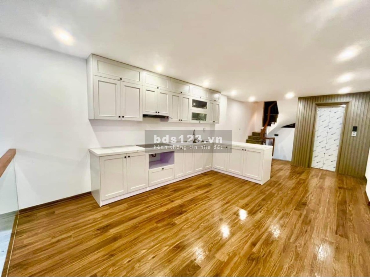 Bán nhà cạnh Hồ Hoàng Cầu, G63 vào tận nhà, diện tích 50m², giá 15 tỷ đồng