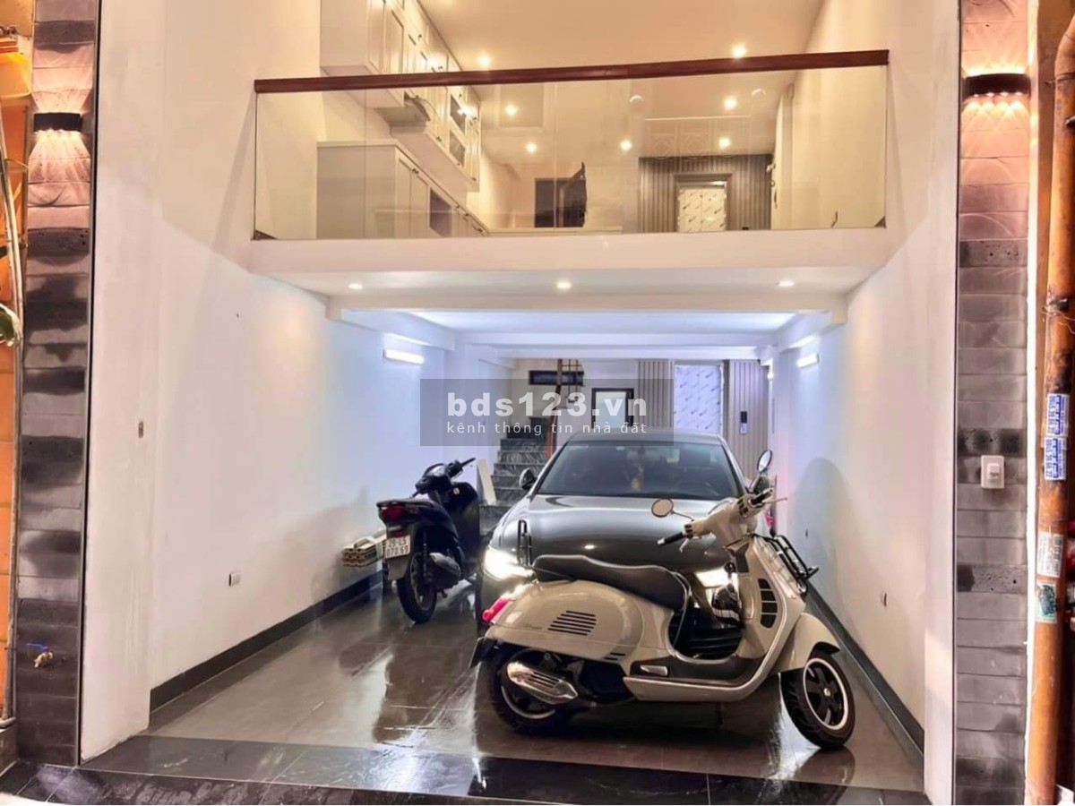 Bán nhà cạnh Hồ Hoàng Cầu, G63 vào tận nhà, diện tích 50m², giá 15 tỷ đồng