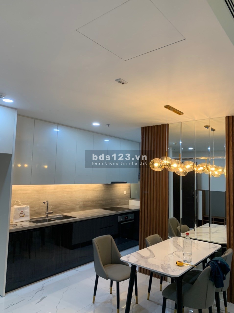 Cho thuê căn hộ 2PN Empire city 90m2. Giá 1700$ liên hệ 0932689228