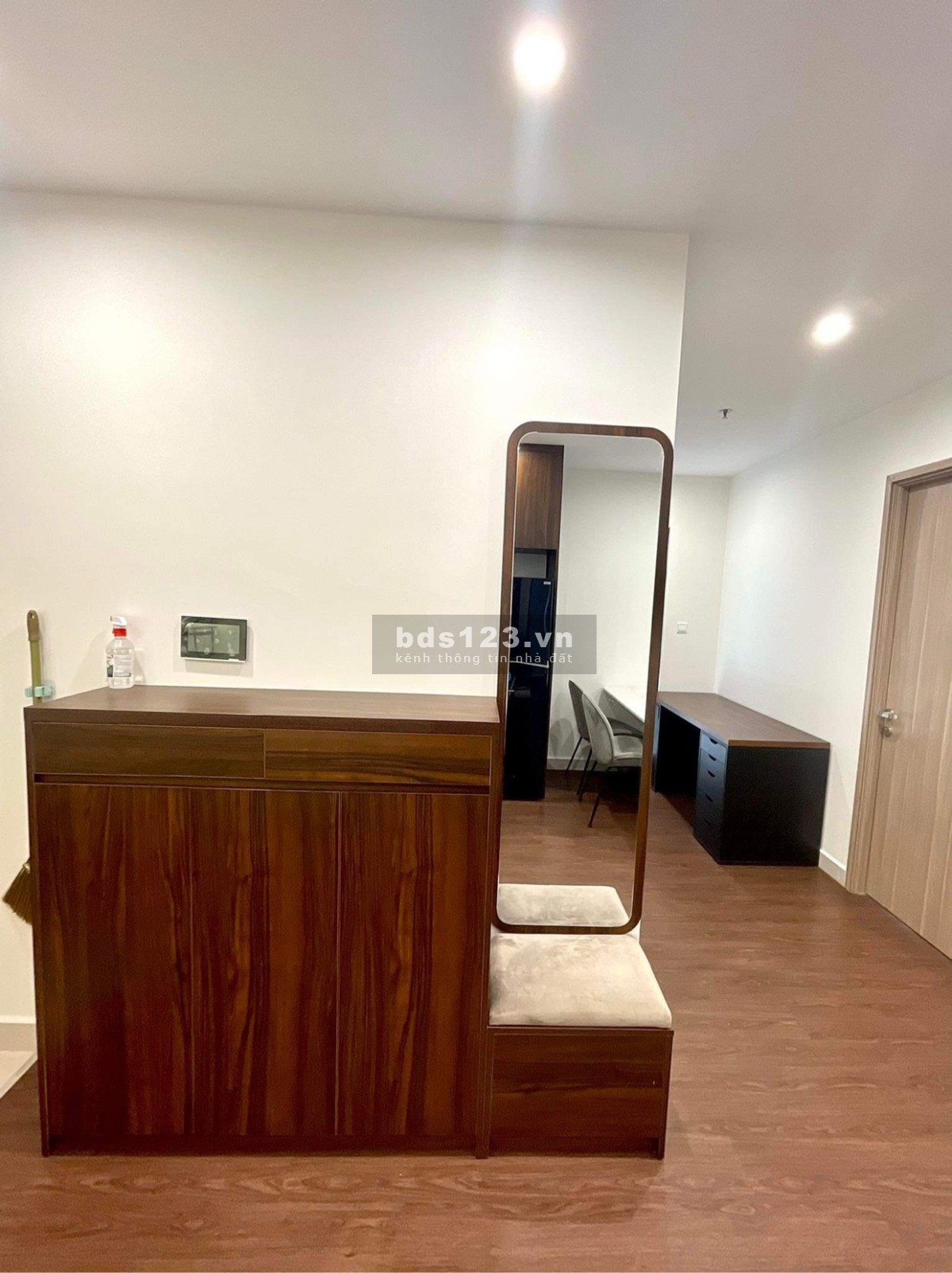 Cho thuê căn hộ Vinhome Smart City 2 ngủ full đồ view bể bơi giá 11tr/tháng
