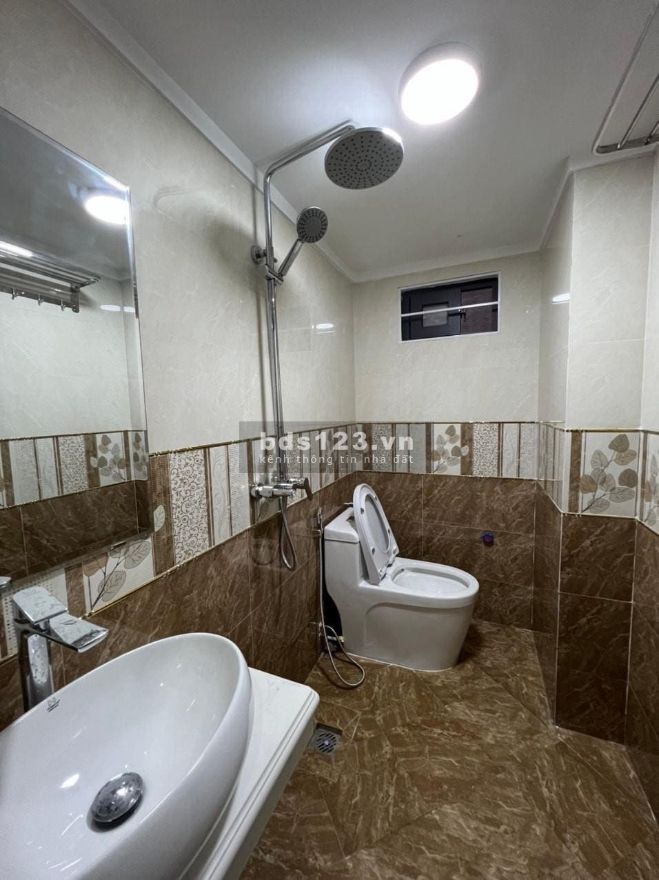Bán nhà Chính Kinh, nhà siêu đẹp ở ngay, diện tích sử dụng 45m2, giá 6.8 tỉ