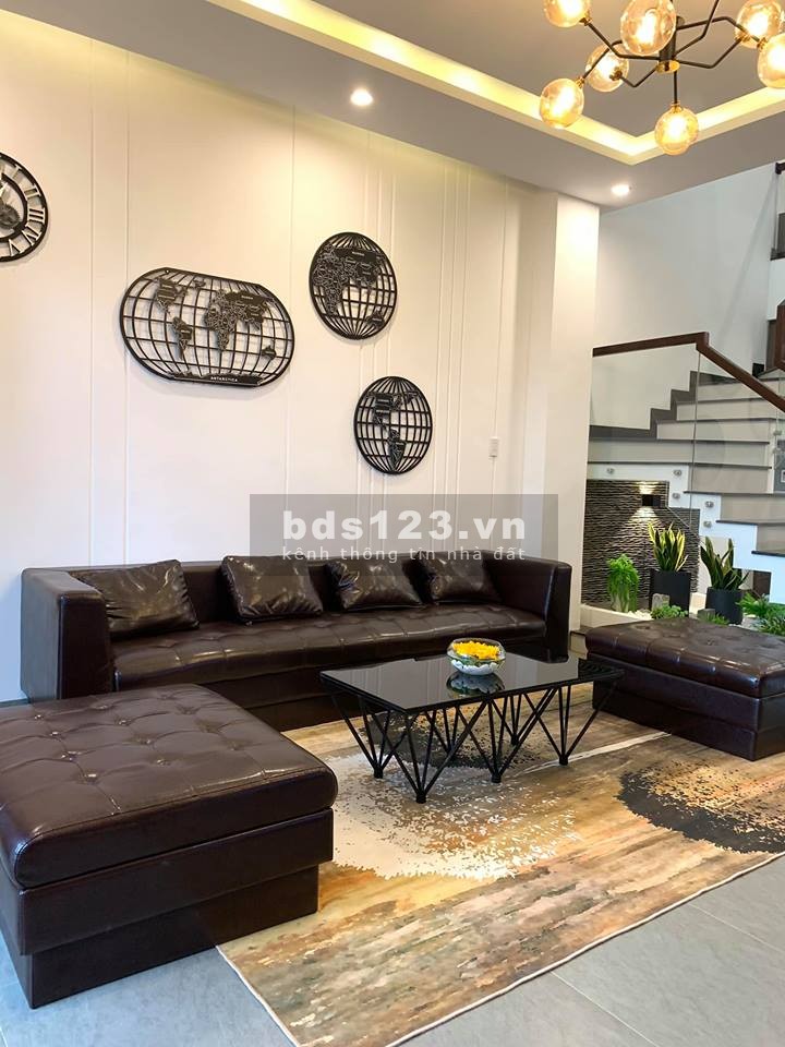 Bán nhà ngay khu Nguyễn Văn Cừ Morning đỗ cửa dt 109m2 4 tầng giá chi 6.x tỷ