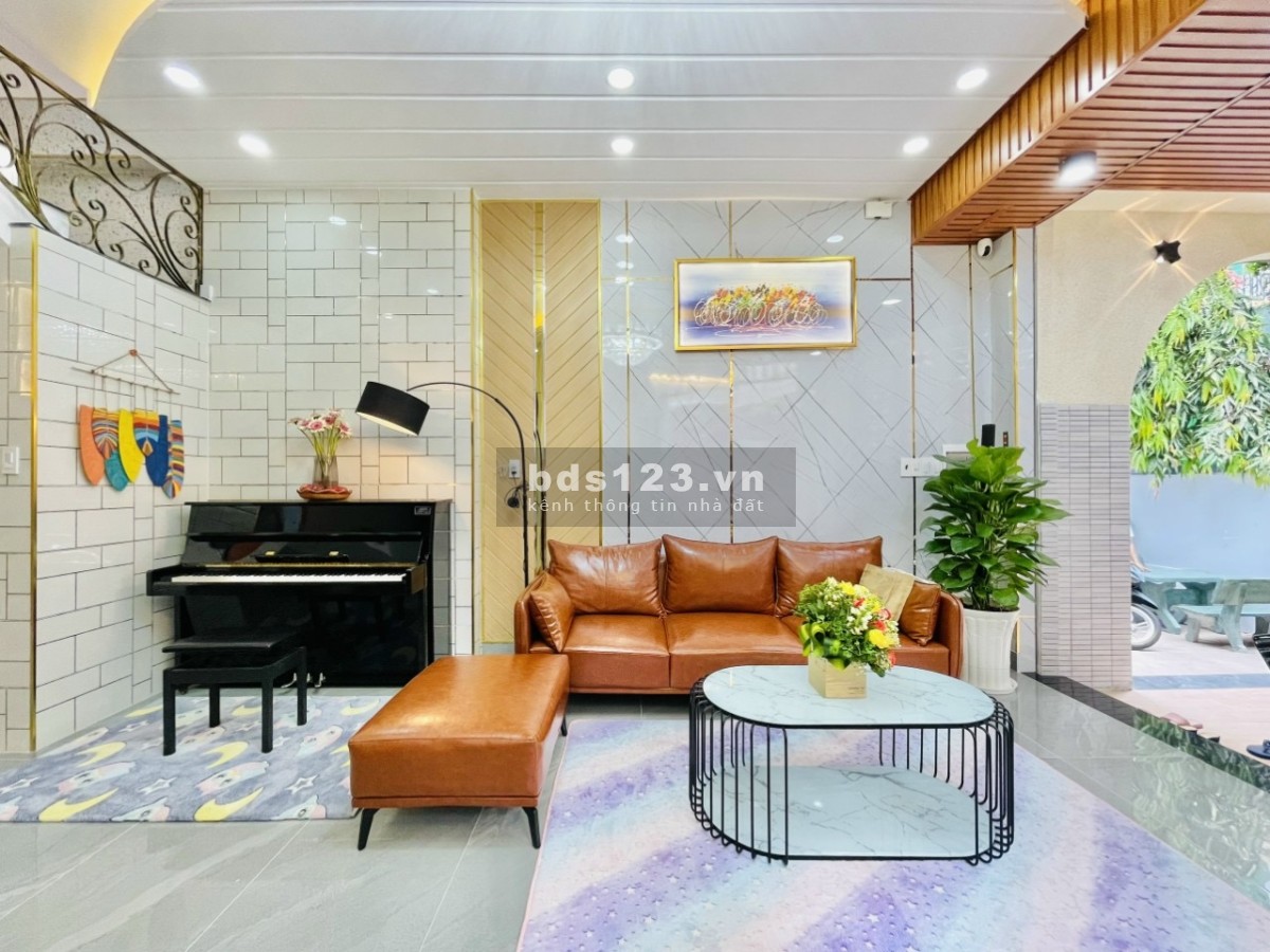 Bán nhà góc 2 mặt tiền, nở hậu, xe ôtô đậu trước nhà khu dân cư hiện hữu