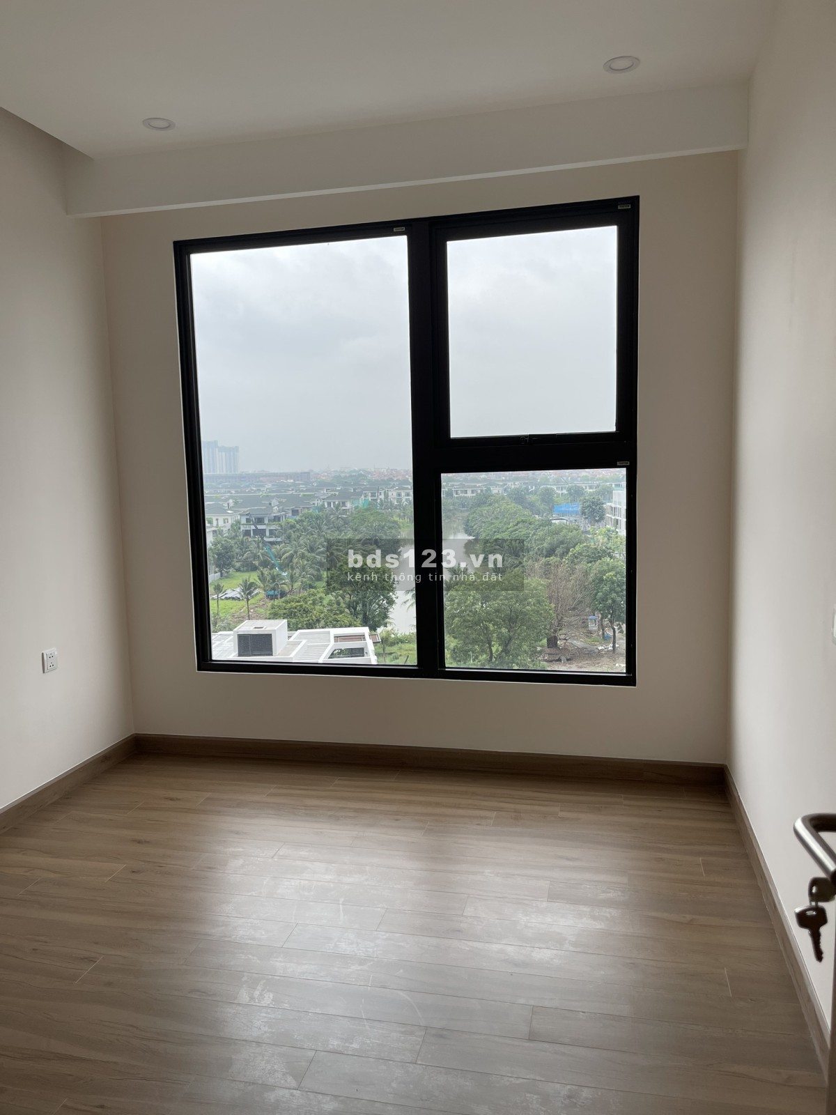 Chính chủ bán căn hộ 2 ngủ 2 mặt trước tòa S1 skyoasis giá 2.59 tỉ bao phí Lh 0961694919