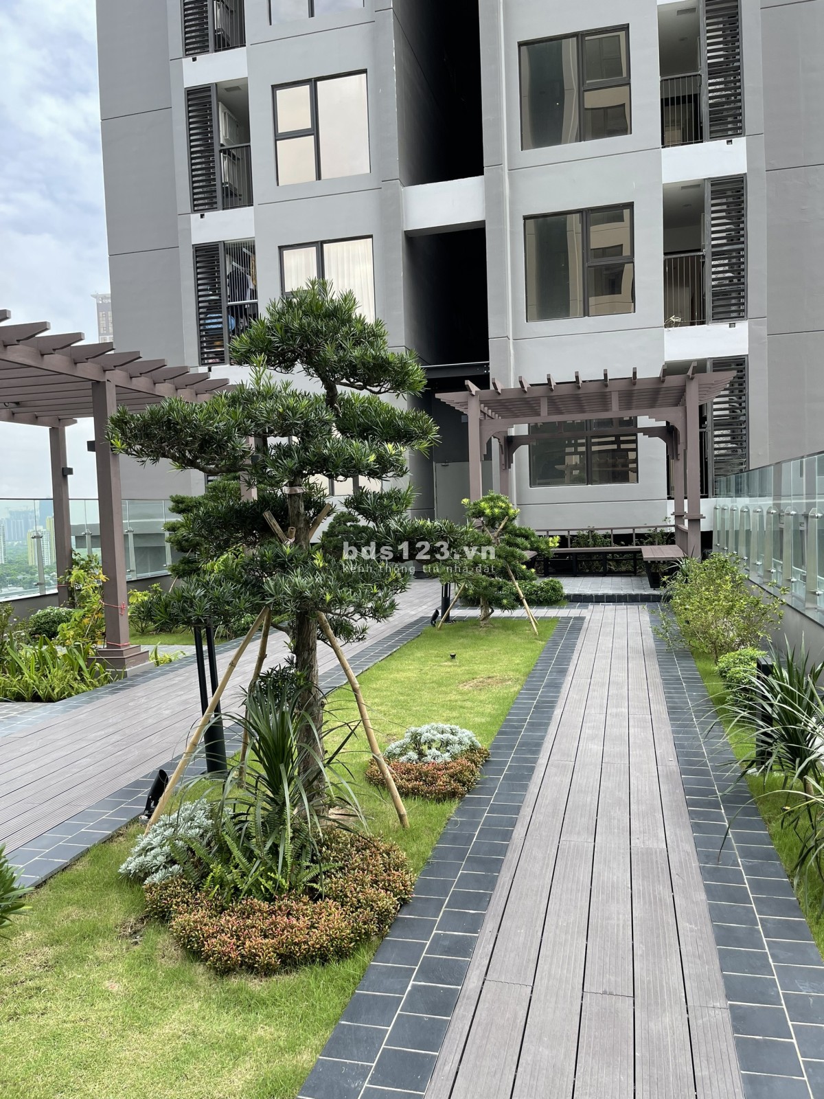 Chính chủ bán căn hộ 2 ngủ 2 vệ sinh tòa S1 trục 03 giá 2.5x tỉ bao phí Lh 0961694919