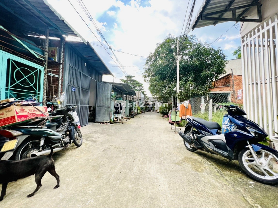 Cần bán gấp lô đất lọt khe 86m2 giá 1 tỷ 360 sổ hồng riêng ở Lê Thị Hà, Tân Xuân, HM