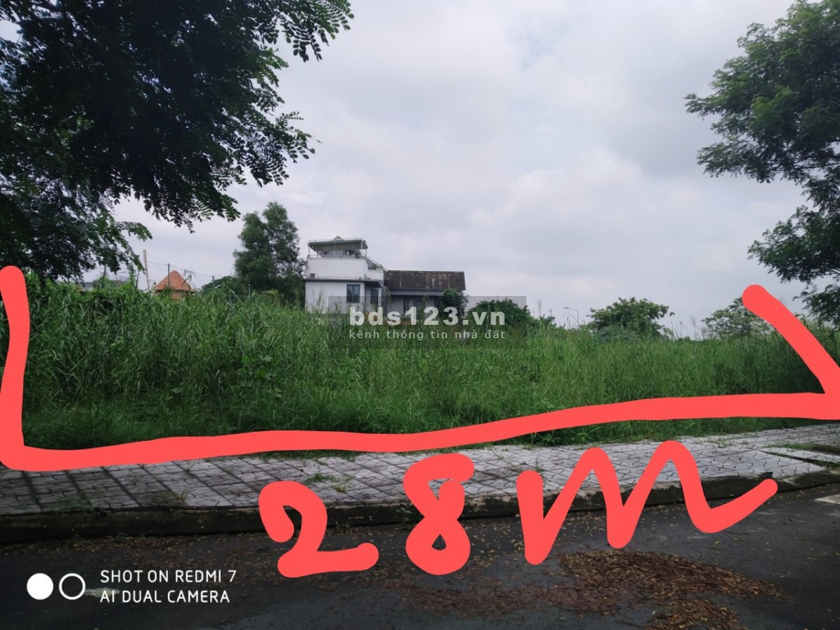 Bán đất biệt thự ven ông thuộc dự án đại học mở Quận 9, giá tốt