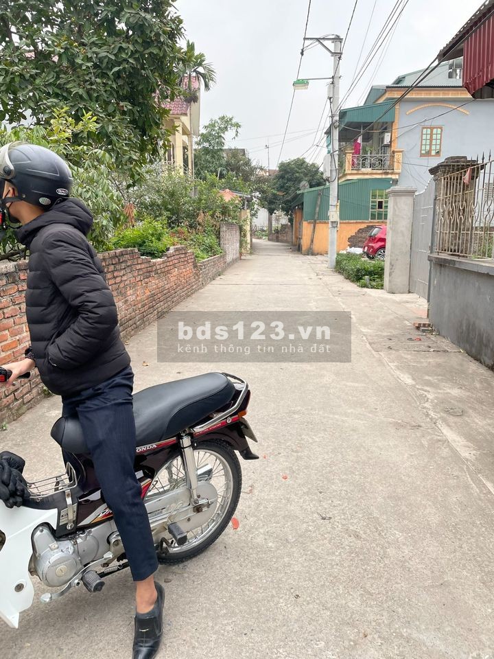 Cần bán mảnh đất, Bát Khối, diện tích 82m2, mặt tiền 4.2m, giá 5.8 tỷ lh 0906002747