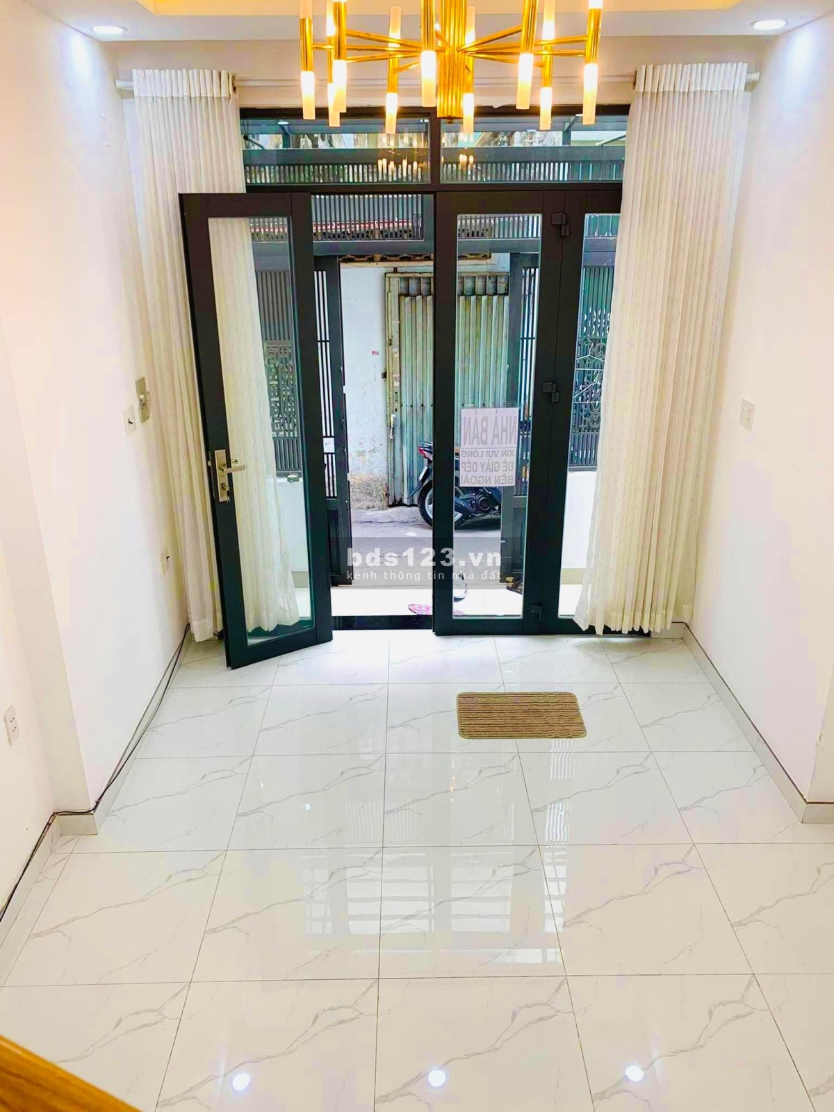Bán nhà Tô Hiến Thành hẻm thông Hồ Bá Kiện quận 10 DT 42m², giá 5,5 tỷ đồng