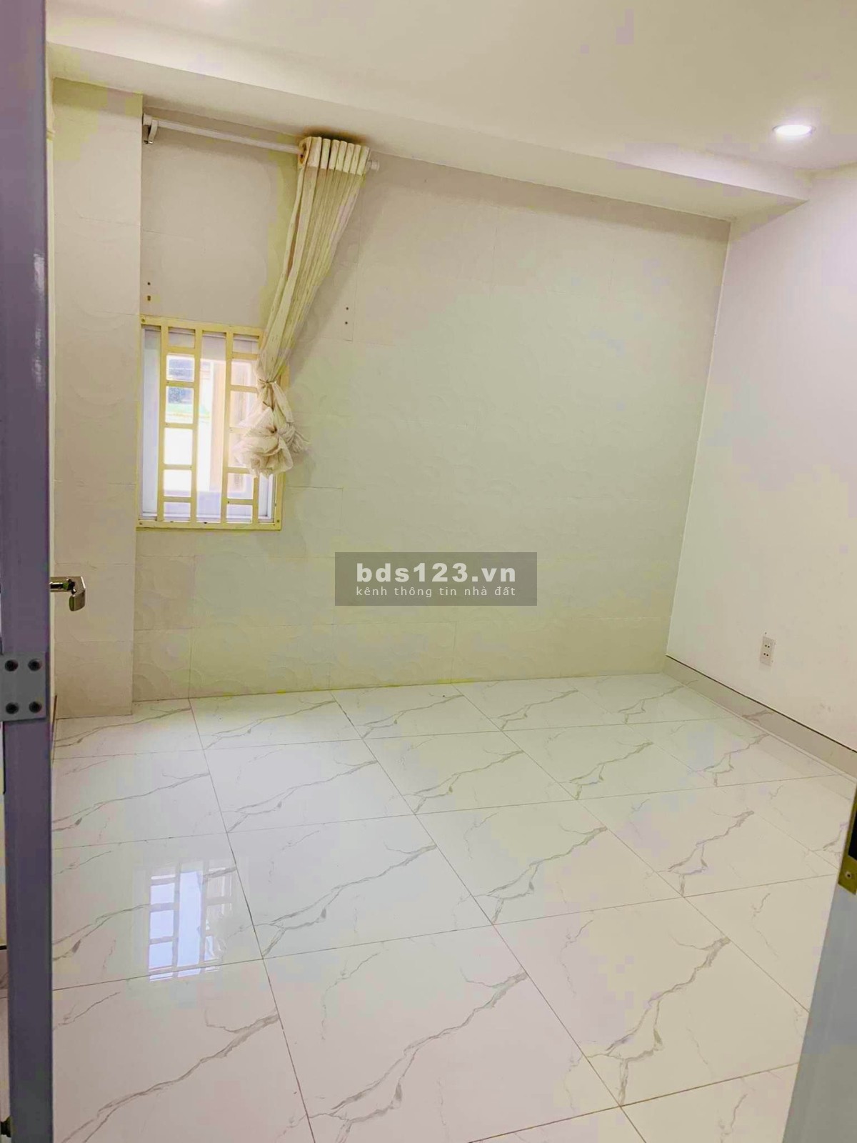 Bán nhà Tô Hiến Thành hẻm thông Hồ Bá Kiện quận 10 DT 42m², giá 5,5 tỷ đồng