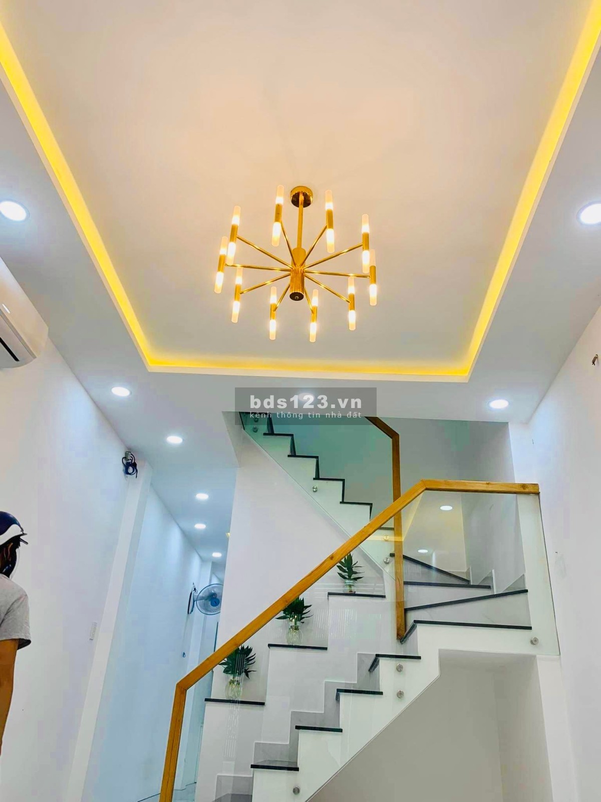 Bán nhà Tô Hiến Thành hẻm thông Hồ Bá Kiện quận 10 DT 42m², giá 5,5 tỷ đồng
