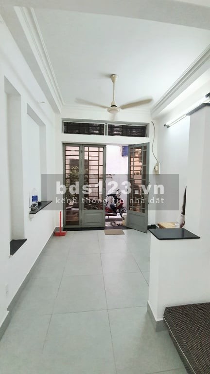 Bán nhà HOT 3 tấm Hoàng Văn Thụ, 3 PN, giá bán 3.55 tỷ tiện ích đủ