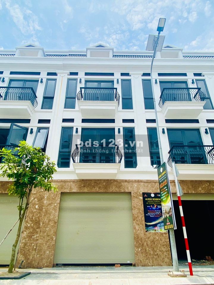 Nhà phố thương mại mặt tiền đường kinh doanh buôn bán sầm uất