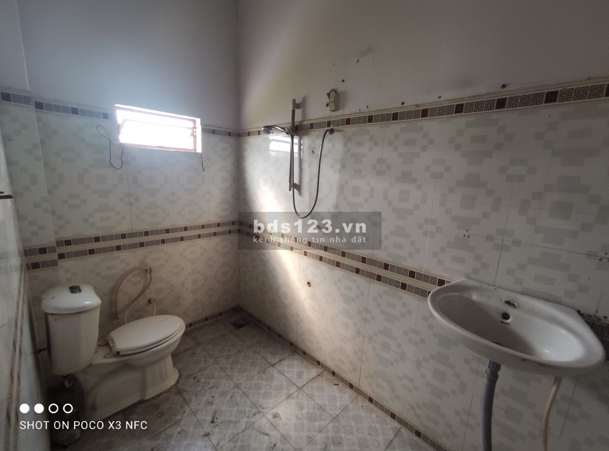 Cho thuê kho diện tích sử dụng 2500m2 DT824, Bến Lức, Long An