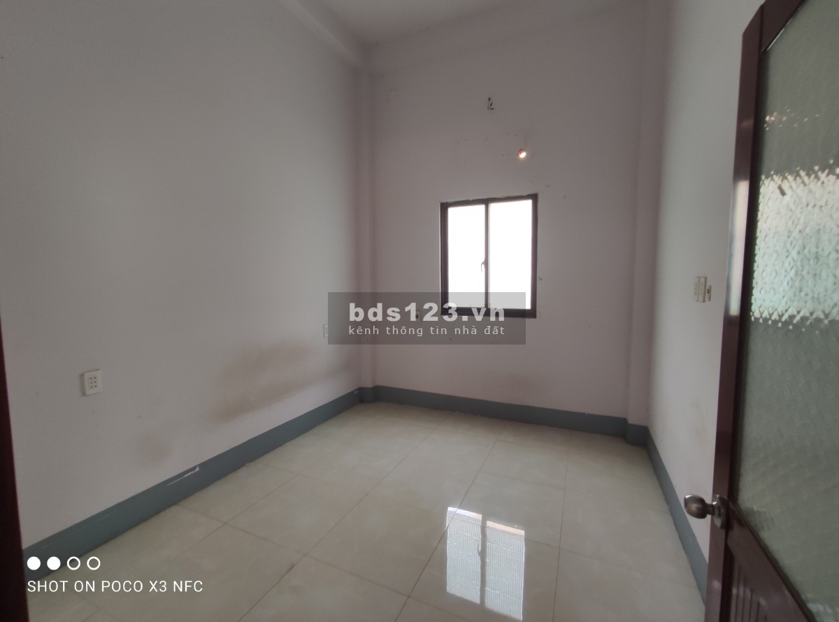 Cho thuê kho diện tích sử dụng 2500m2 DT824, Bến Lức, Long An