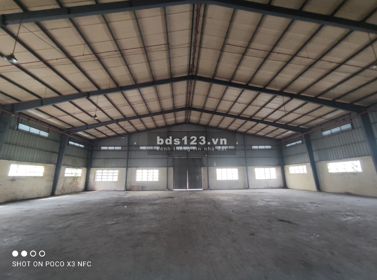 Cho thuê kho diện tích sử dụng 2500m2 DT824, Bến Lức, Long An