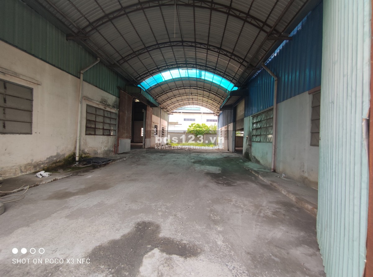Cho thuê kho diện tích sử dụng 2500m2 DT824, Bến Lức, Long An