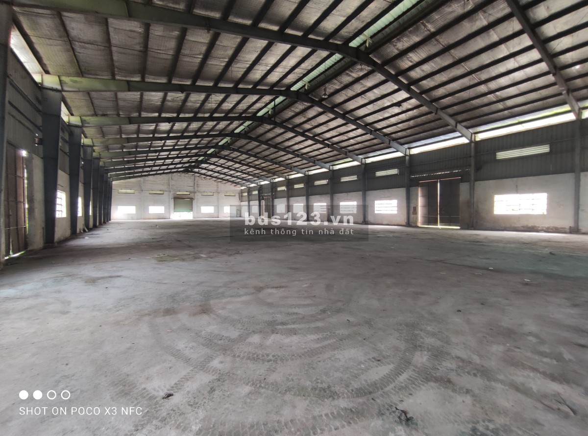 Cho thuê kho diện tích sử dụng 2500m2 DT824, Bến Lức, Long An