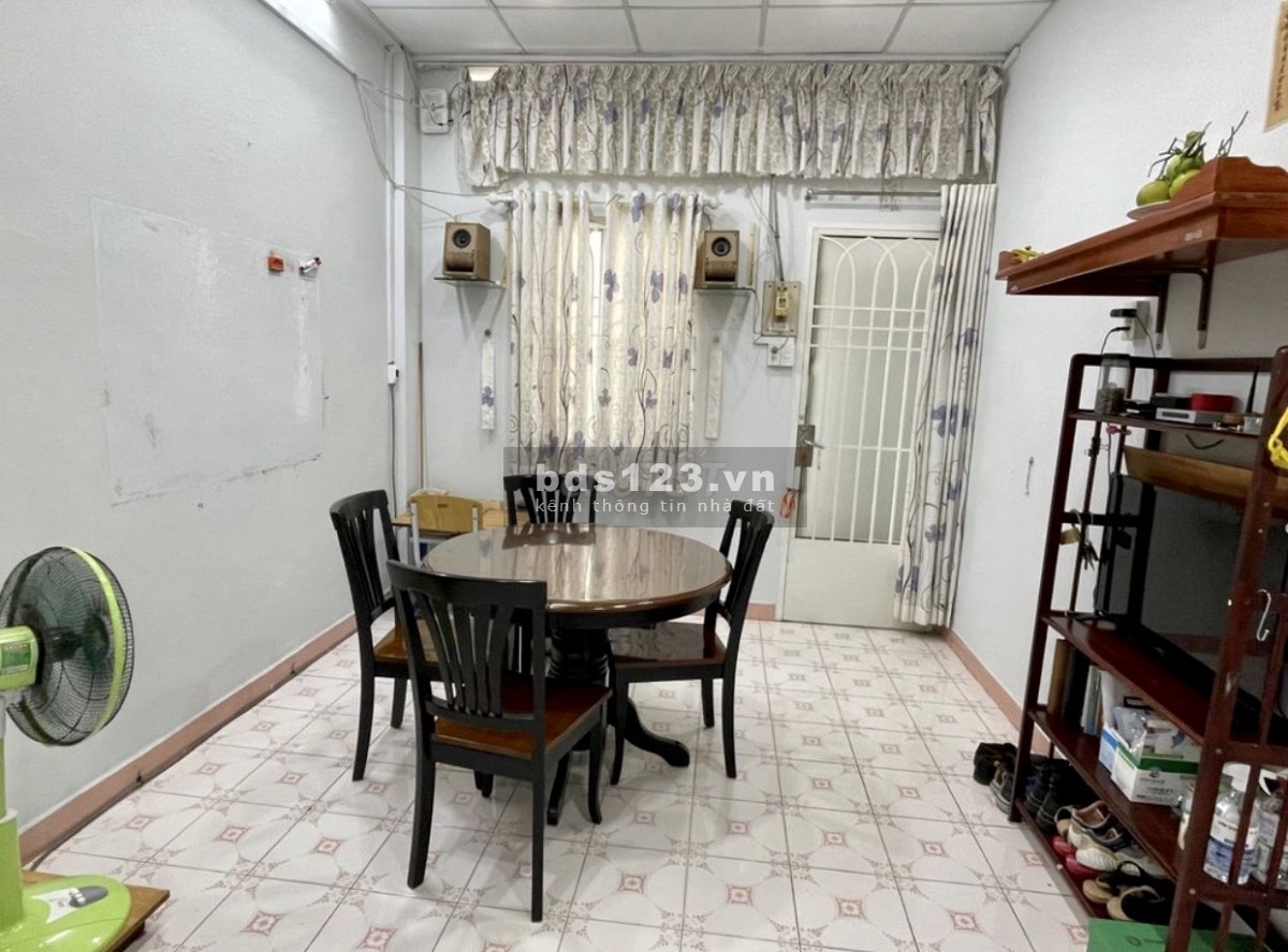 Bán căn hộ tầng 5 c/c Phạm Văn Đồng Bình Thạnh lh 0985807808