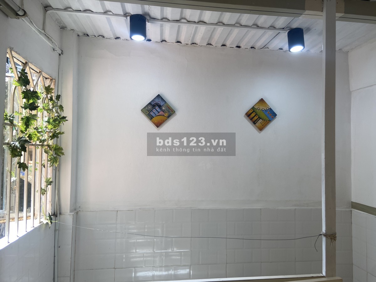 Cho thuê nhà ngay đường Lý Chính Thắng, nằm góc Hai Bà Trưng thuộc chợ Tân Định giá tốt