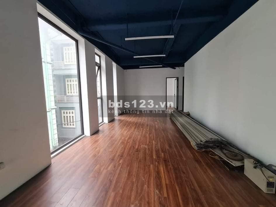 Bán nhà lô góc mặt phố Long Biên vỉa hè rộng kinh doanh sầm uất, giá tốt