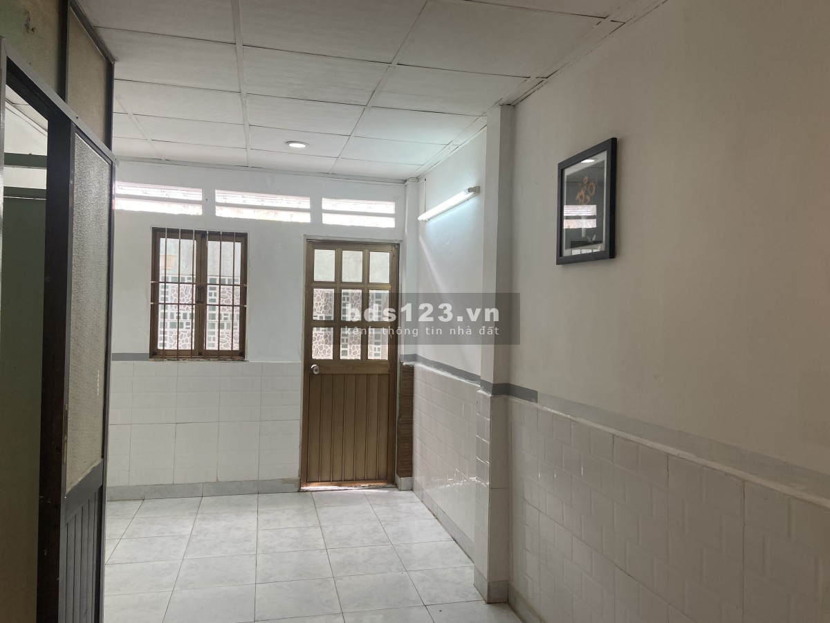 Cho thuê nhà ngay đường Lý Chính Thắng, nằm góc Hai Bà Trưng thuộc chợ Tân Định giá tốt