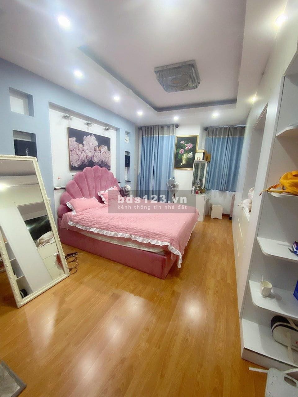 Chủ nhà đi Mỹ nên bán nhanh siêu phẩm 1 trệt 2 lầu trang bị full nội thất giảm mạnh đến 500tr