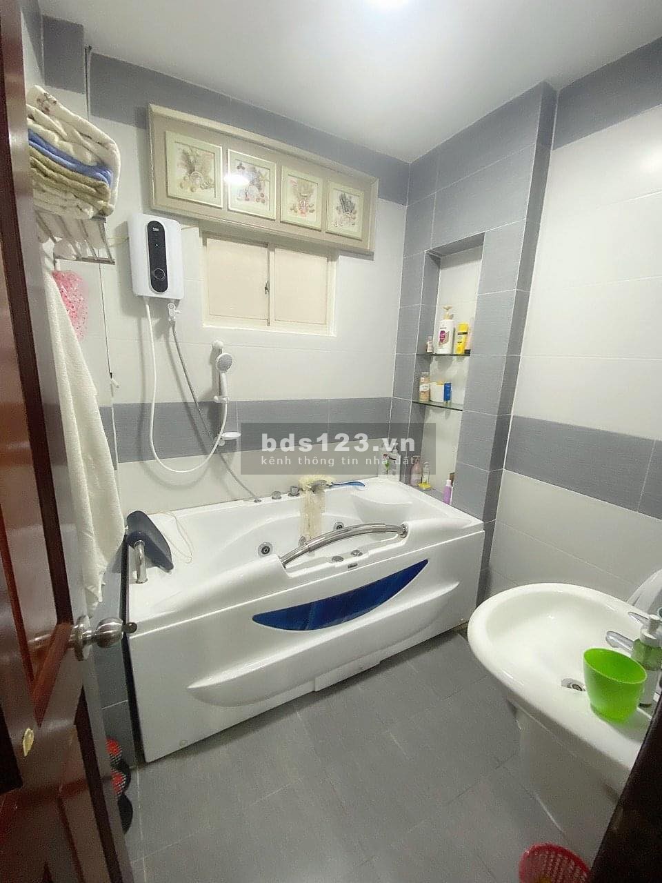 Chủ nhà đi Mỹ nên bán nhanh siêu phẩm 1 trệt 2 lầu trang bị full nội thất giảm mạnh đến 500tr