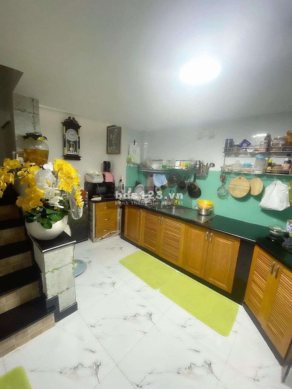 Chủ nhà đi Mỹ nên bán nhanh siêu phẩm 1 trệt 2 lầu trang bị full nội thất giảm mạnh đến 500tr