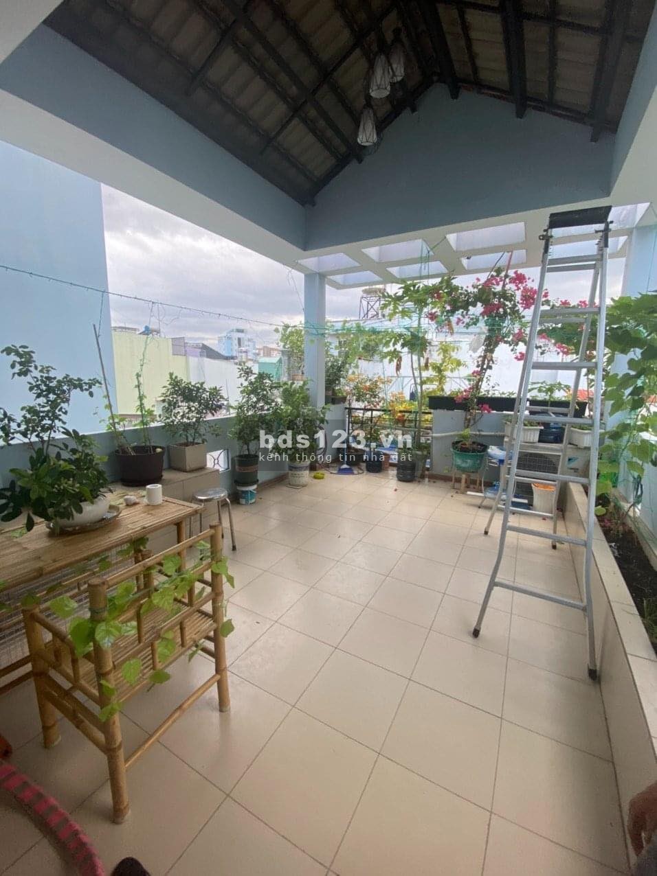 Chủ nhà đi Mỹ nên bán nhanh siêu phẩm 1 trệt 2 lầu trang bị full nội thất giảm mạnh đến 500tr