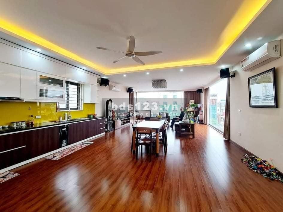Bán nhà lô góc mặt phố Long Biên vỉa hè rộng kinh doanh sầm uất, giá tốt