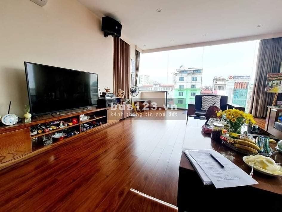 Bán nhà lô góc mặt phố Long Biên vỉa hè rộng kinh doanh sầm uất, giá tốt