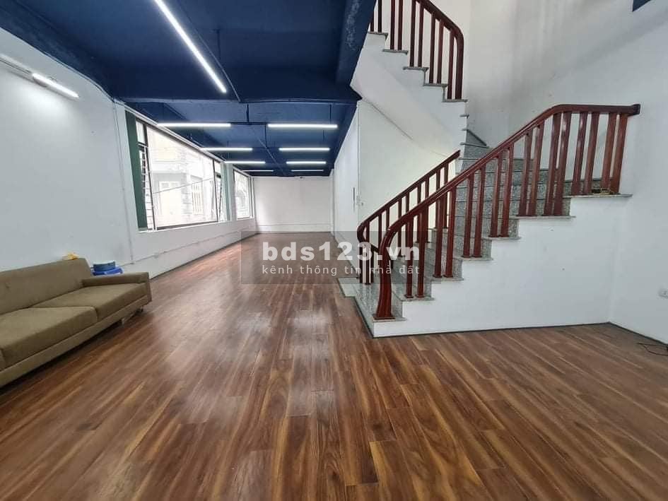 Bán nhà lô góc mặt phố Long Biên vỉa hè rộng kinh doanh sầm uất, giá tốt