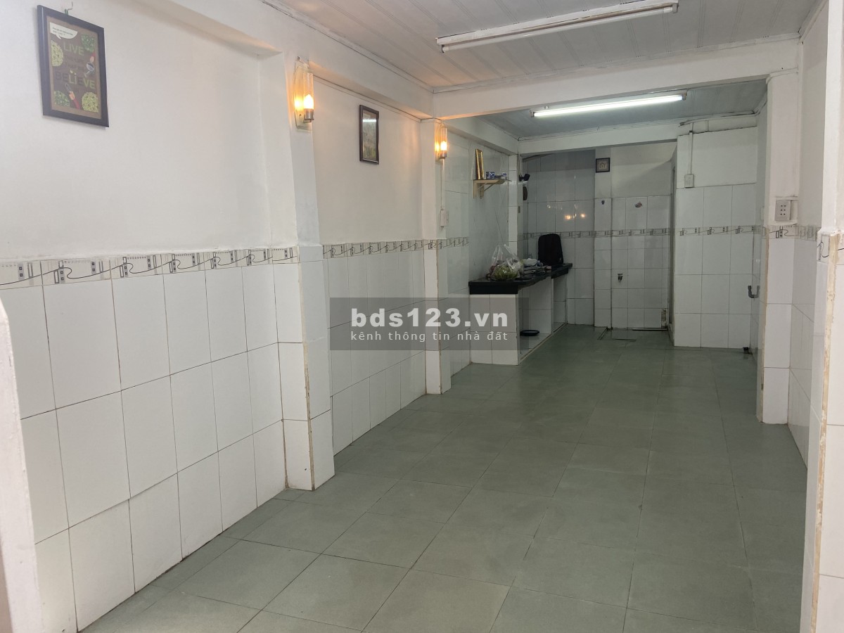 Cho thuê nhà ngay đường Lý Chính Thắng, nằm góc Hai Bà Trưng thuộc chợ Tân Định giá tốt