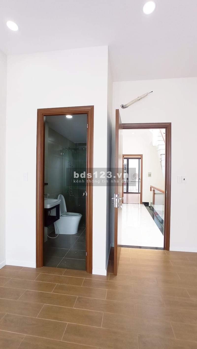 Bán nhà Nguyễn Đỗ Cung Tân Phú xe hơi đỗ cửa 3 tầng bê tông cốt thép dt 4x20m chỉ 7.8 tỷ