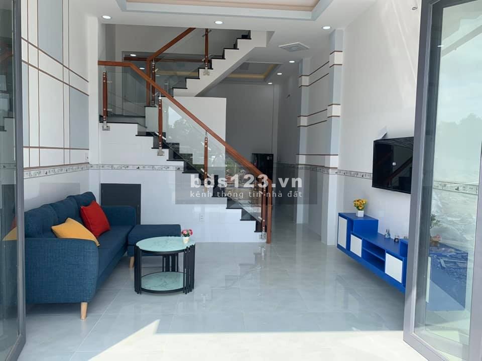 Bán Nhà 1T,1L(3pn,2wc) dtsd 84m2 giá 590tr, KCN Hoàng Gia, shr, dọn ở tặng để lại NT 0902160844