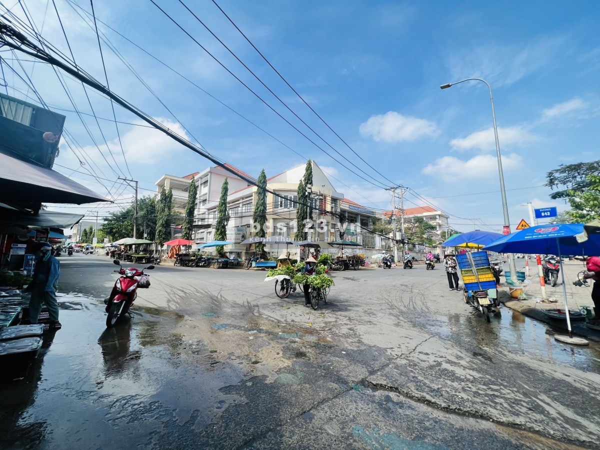 Bán nhà mặt tiền chợ điều Long Bình DT 6,4x29 giá 8.5 tỷ, có dãy trọ phía sau, thổ cư 100%