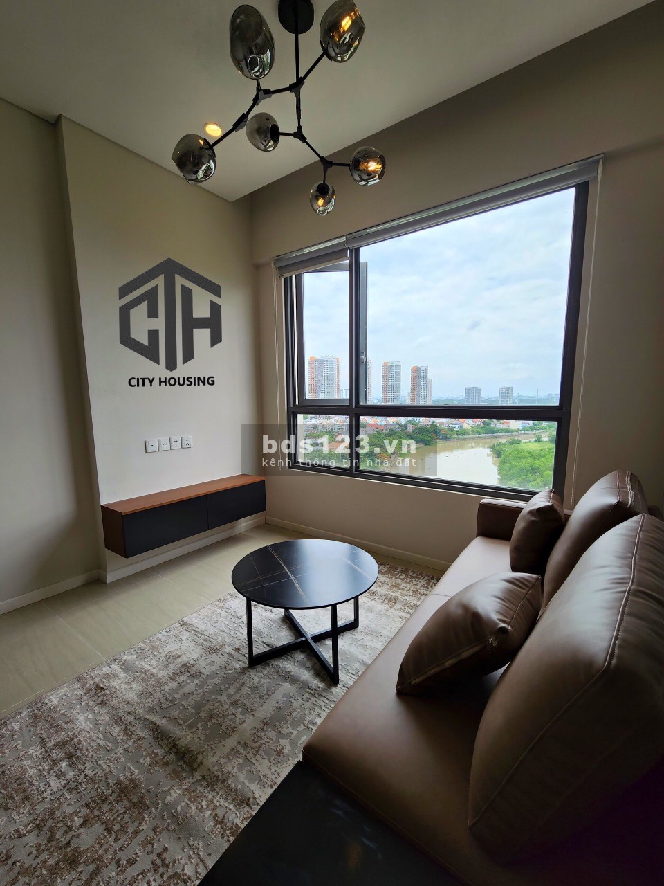 Nhà mới 1000% cho thuê tại Đảo Kim Cương. Nội thất mới toanh 100%, view ven sông. Tâm: 0902.0506.43