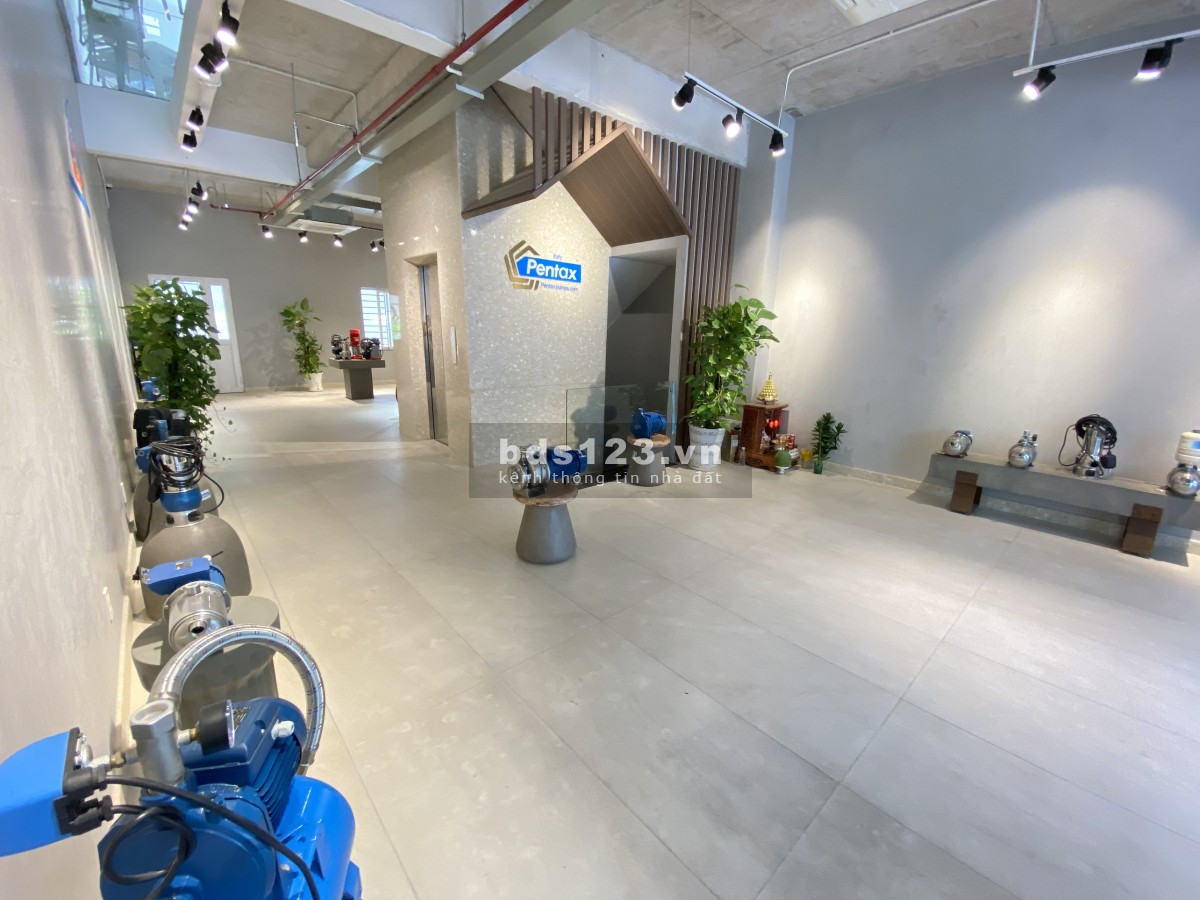 Cho thuê shophouse SARI TOWN giá 5000$ net, vỉa hè rộng, khu an ninh