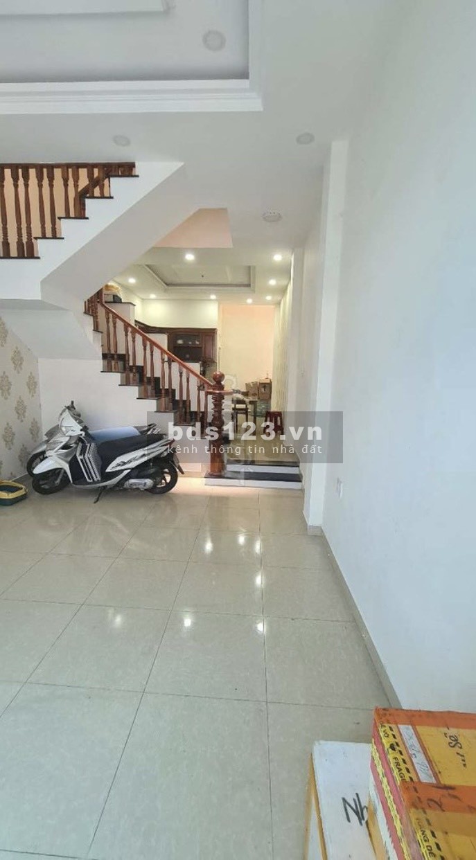 Cho thuê nhà 2 lầu 4pn 3wc hẻm xe tải Đường số 11 Thủ Đức