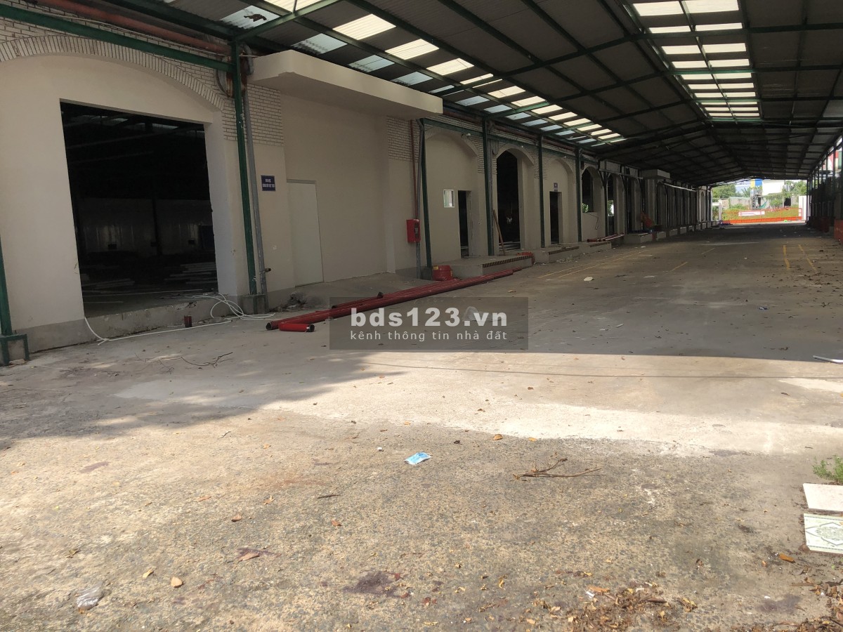 Cho thuê kho, nhà xưởng hơn 10500m2 Quận 12 giá thoả thuận trực tiếp, lh 0909298353