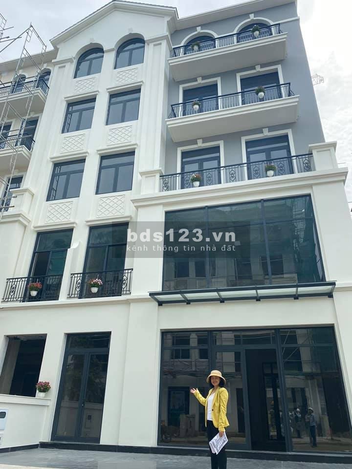 Chủ nhà gửi bán 20 căn nhà phố và biệt thự giá tốt nhất thị trường lh: 0908696347 Mr Cường