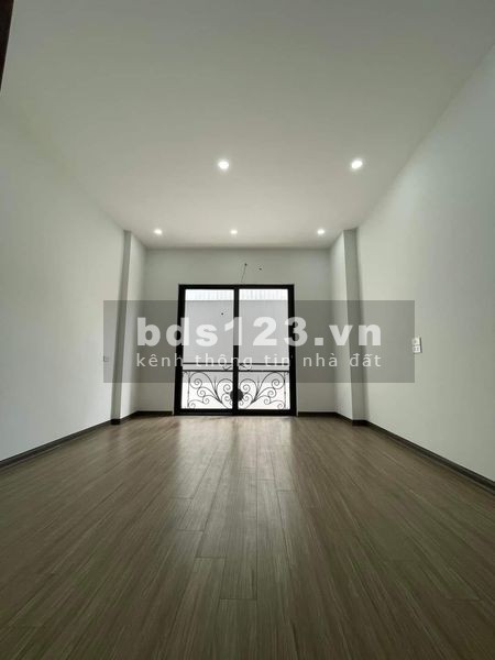 Bán 3 căn liền kề dt 42m2 4 tầng mặt tiền 4m giá bán 4,3 tỷ