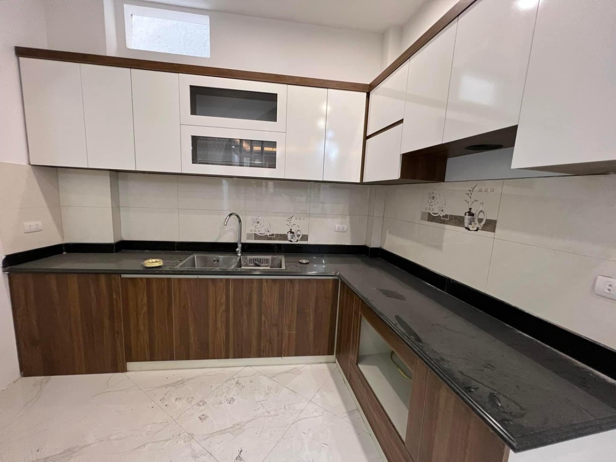 Siêu hot ở sướng 45m phố Vip Văn Cao mt 5m giá 4.9 tỷ lh 0946103874